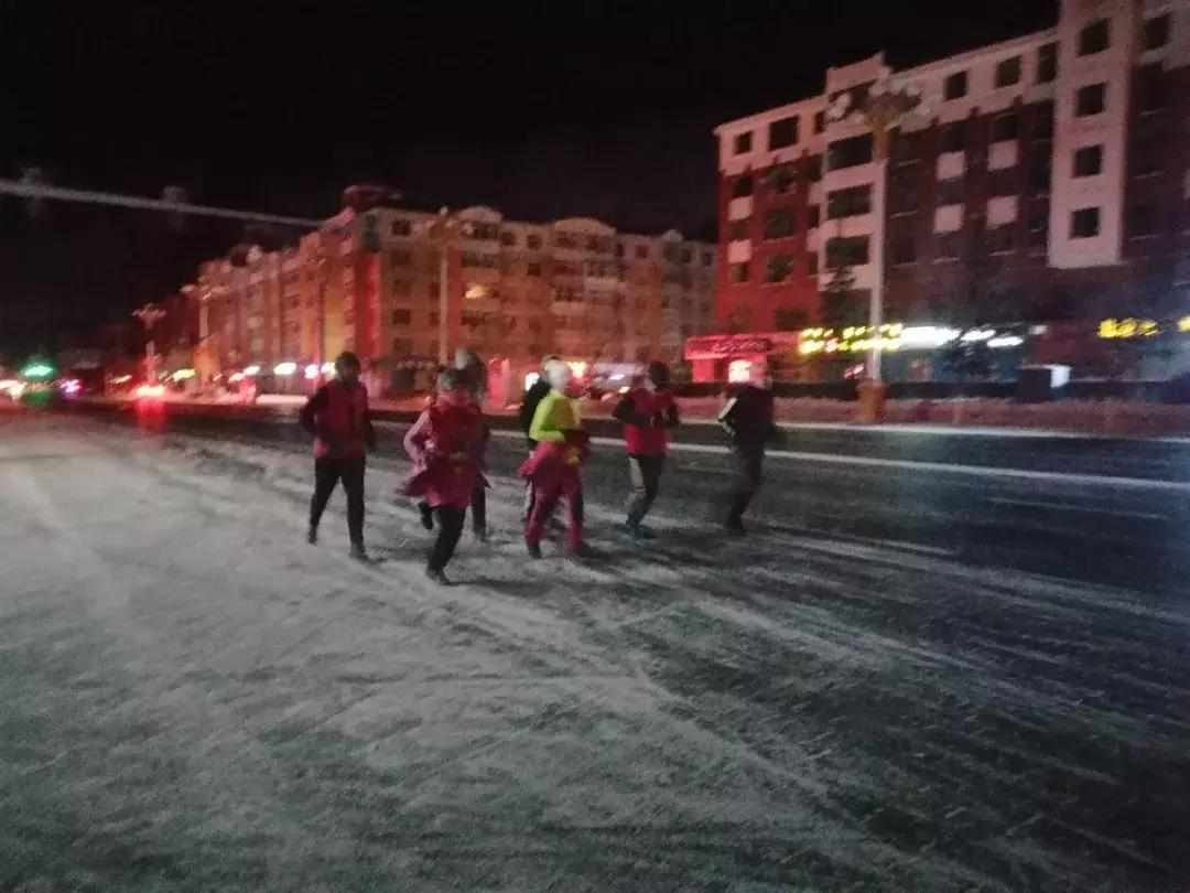 纵有疾风起人生不言弃原文,纵有疾风起人生不言弃莫忘来时路