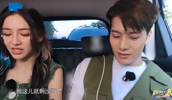 王嘉尔黄旭熙董思成angelababy,王嘉尔董思成跑男
