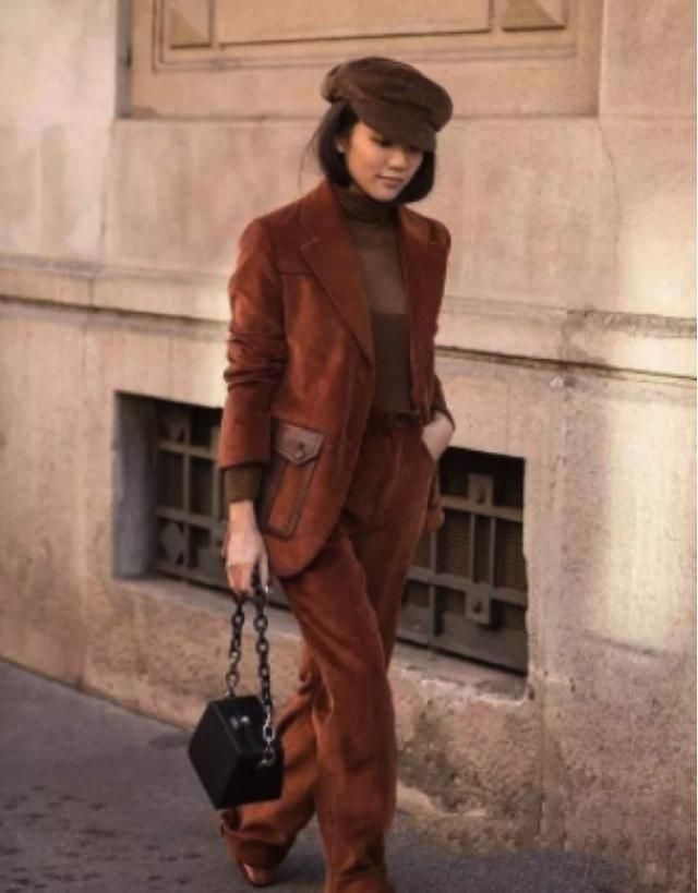 显白肤色黑穿搭图片女士,肤色偏黄的女生适合穿什么