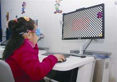 弱视训练3个月矫正视力右0.7左1.0,儿童弱视练习串珠