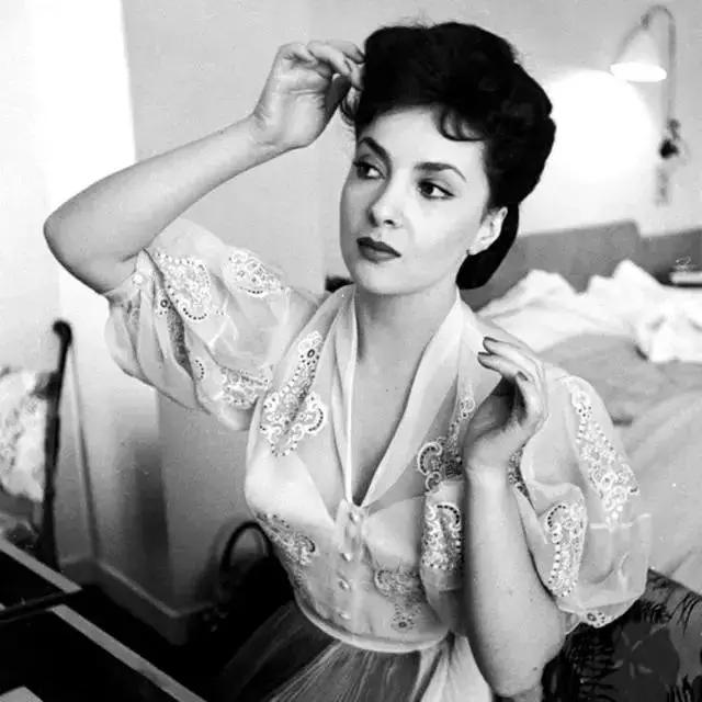 玛丽莲梦露和奥黛丽赫本有多漂亮,奥黛丽赫本和玛丽莲梦露谁最漂亮