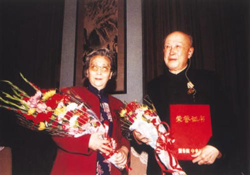 世界上最伟大的科学家爱因斯坦,牛顿和爱因斯坦谁是真正的天才