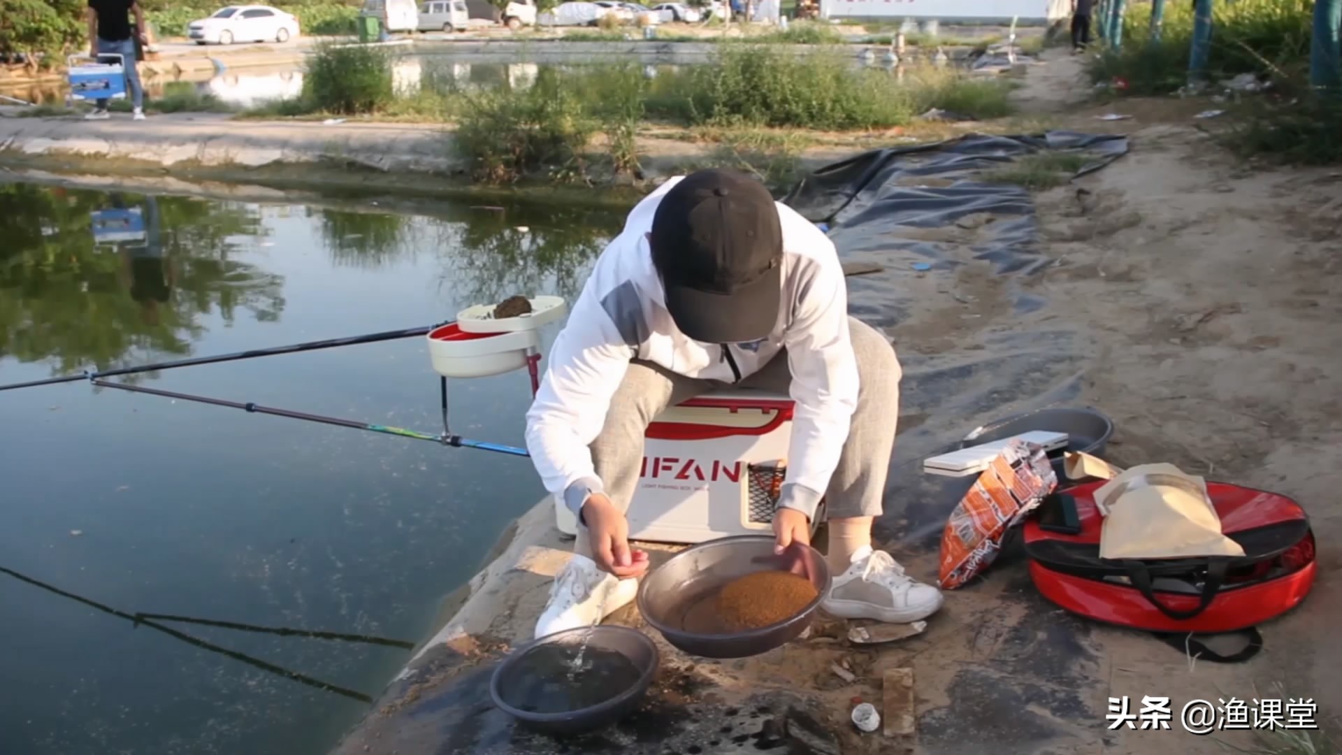 钓鱼王新款疯钓鲫本味,钓鱼王黑坑开饵视频