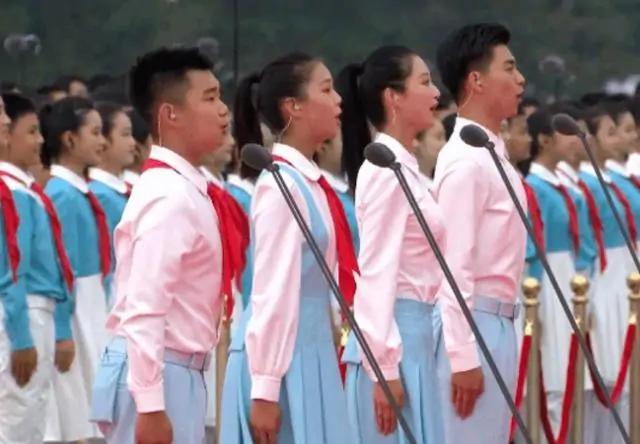 21岁浙江女孩成领诵员，曾备受杨澜喜爱，网友：别人家的孩子