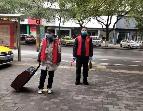 疫情防控基层人员在行动,疫情防控网格员在行动视频