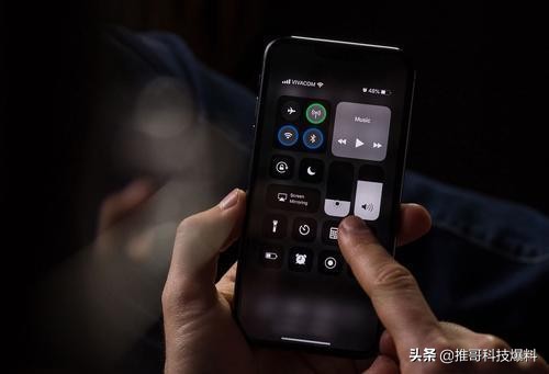 百度输入法抢先适配iOS13深色模式，多种皮肤套装可供选择