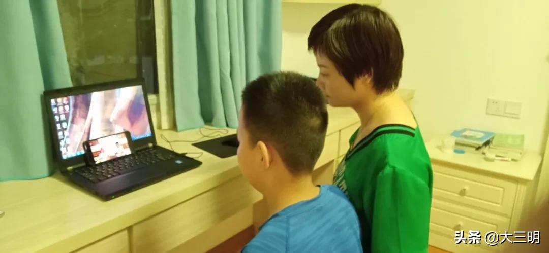 家校共育丨三明学院附属小学组织学生收看直播“抗疫逆行，忠孝何以两全？