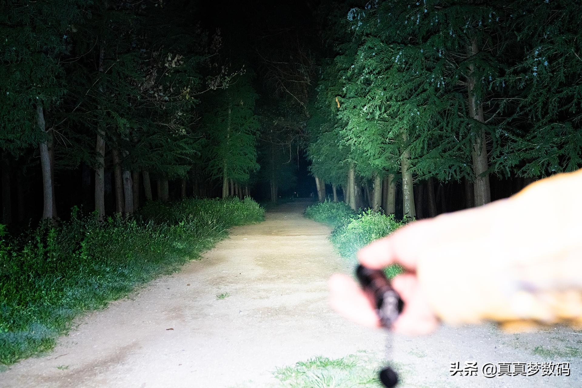 2021强光手电选购经验篇一:盘点我的高性价比强光手电筒