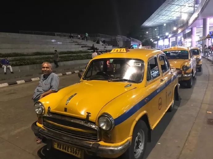 印度加尔各答地铁列车,印度火车站加尔各答