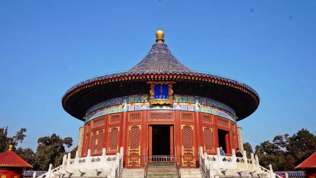 北京故宫相当于几个足球场,天坛比地坛大吗