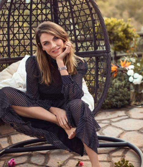 全球最撩超模！一双狐狸媚眼迷倒众生，爆红后却在乡下养鸡？