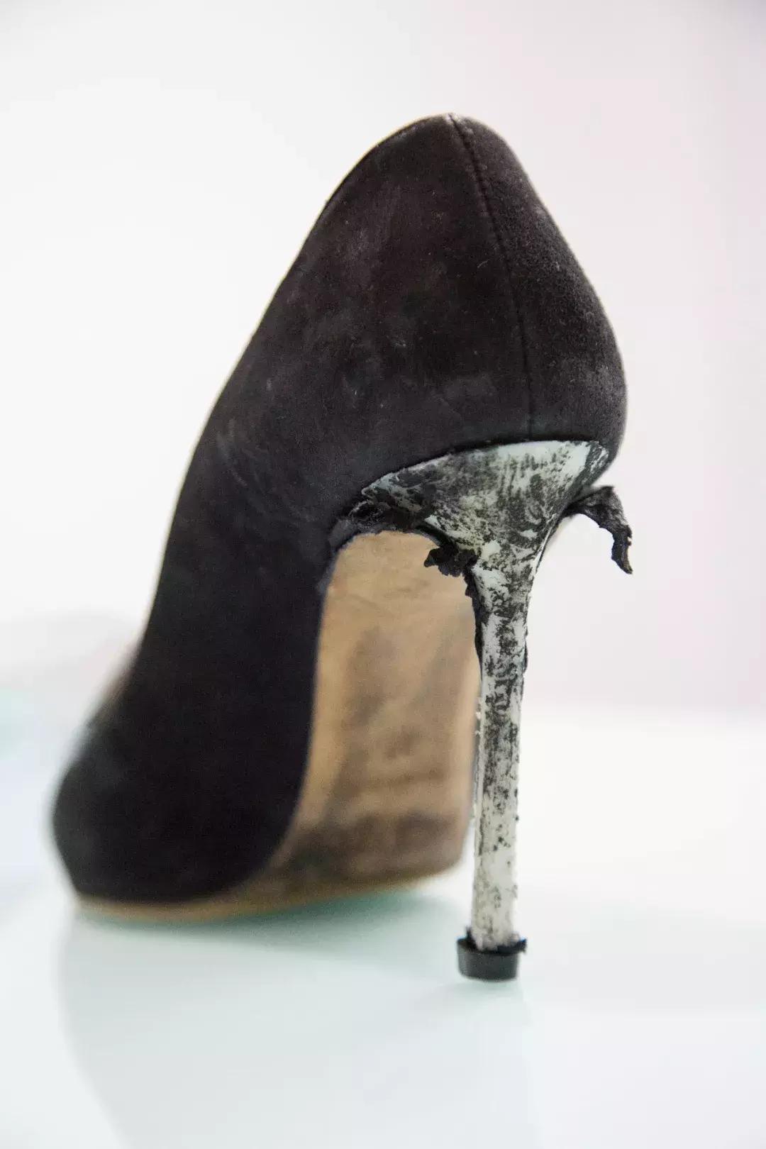 杭州有个达人，19年来拯救10万件潮包！