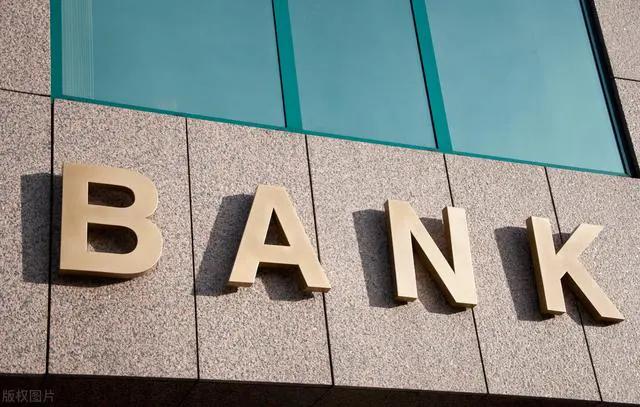 30万存款被银行员工转走怎么处理,存款30万被银行员工转走了能赔吗