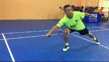 羽毛球后场杀球视频教学讲解,打羽毛球技巧初学视频杀球