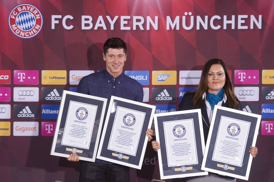 “欲追梅罗,先平莱万”,当今足坛第一中锋,锋线球员的模板