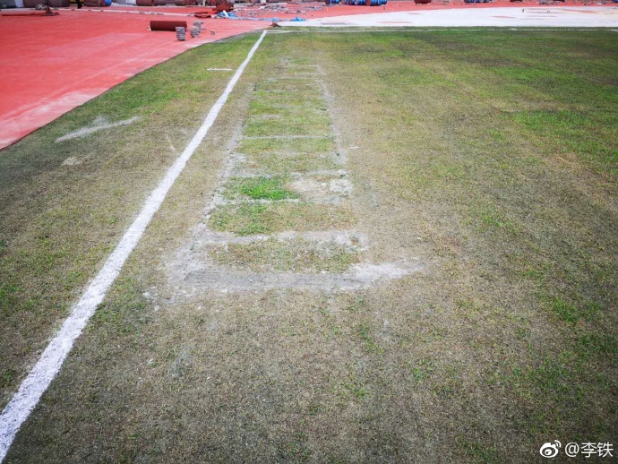 李铁谈延期:自己都觉得丢人球场运营商不能只想着赚钱