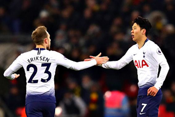 孙兴慜加盟热刺首次亮相颠球,韩国队孙兴慜与小球童握手