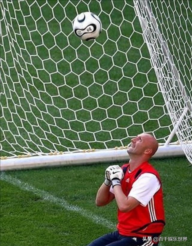 杩欏紶鐓х墖鎵垮寘浜嗕竴澶╃殑绗戠偣,杩愬姩鍦轰笂绮惧僵鐨勪竴鐬棿鎶撴媿