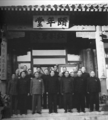 “公者千古，私者一时”，这是对毛*东泽**一生艰苦朴素的崇高评价