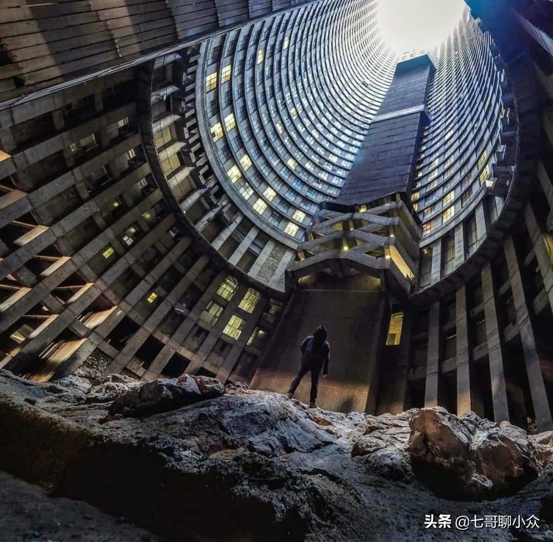 电影里的大厦倒塌现场,电影里建筑物突然崩塌的片段