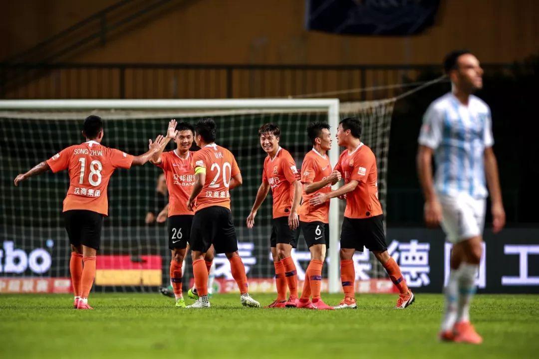 武汉卓尔0:5广州恒大,坚韧如钢铁温柔如蝶翼