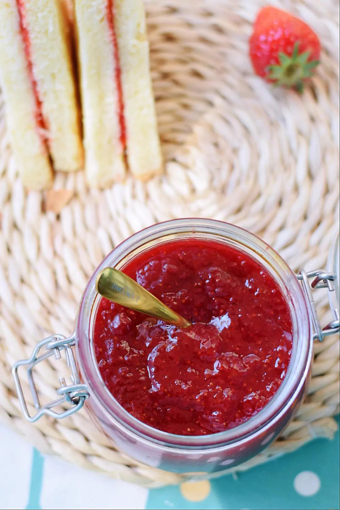 草莓酱怎么熬制保存久,草莓酱怎么熬制储存时间长