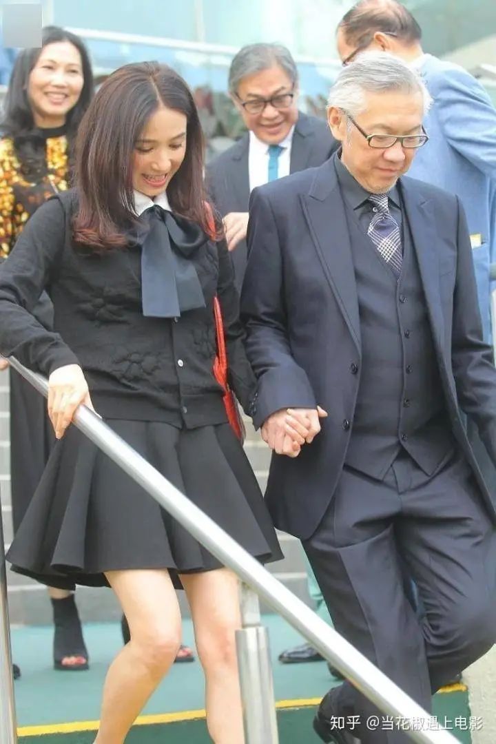 26岁嫁入豪门，与张国荣、刘德华传绯闻，24年后丈夫猝死枕边