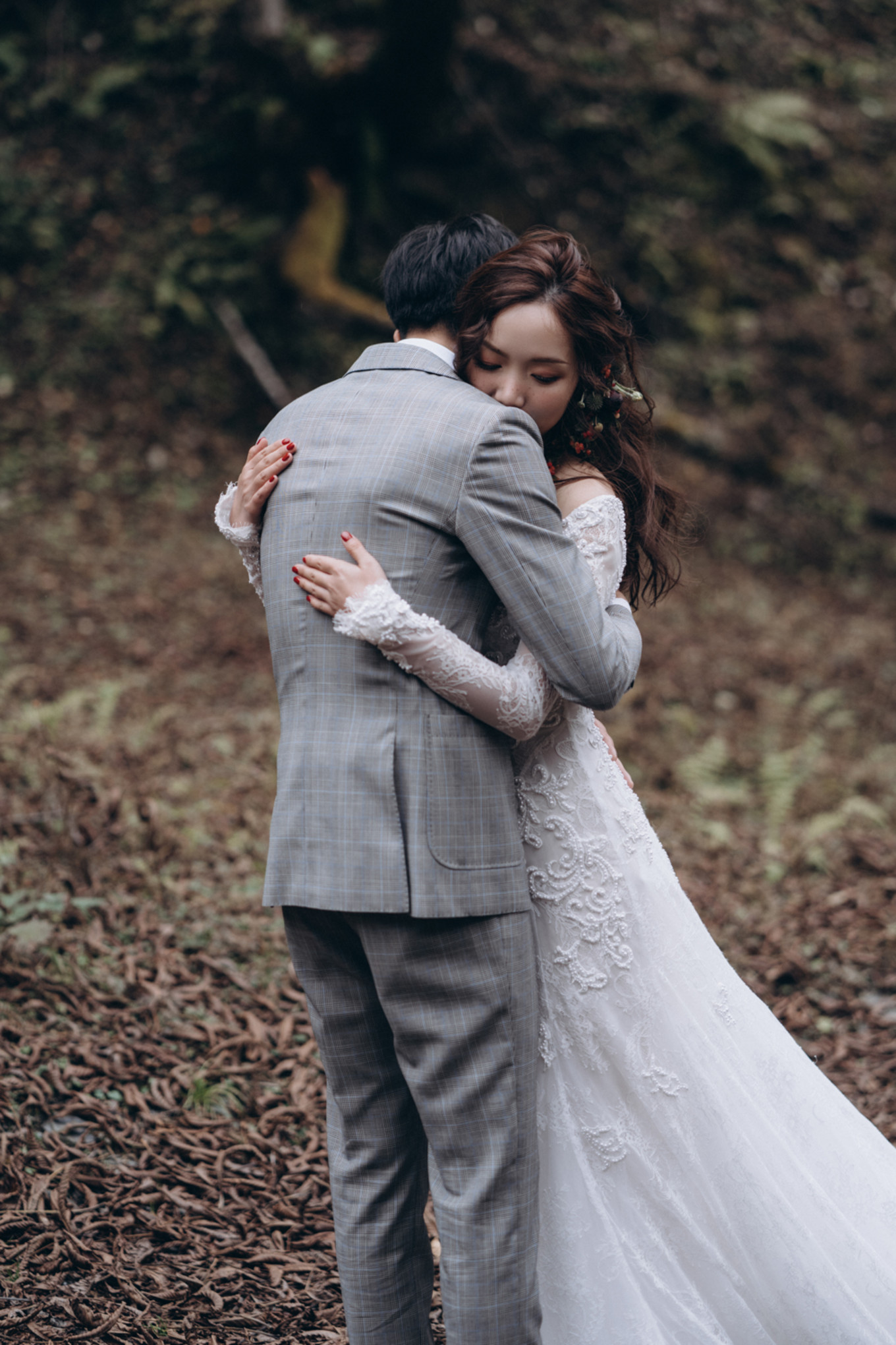 我们带上婚纱，去与世隔绝的山中办了一场绝世婚礼