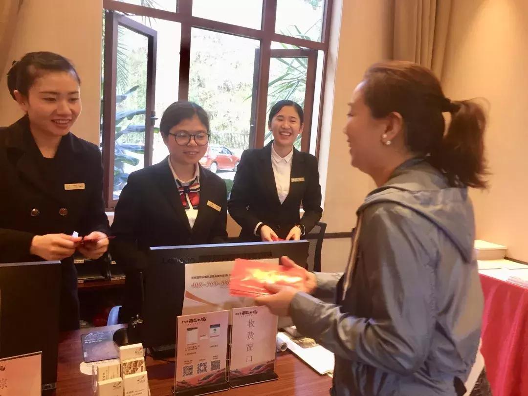 碧桂园关爱一线的员工,碧桂园坚守岗位