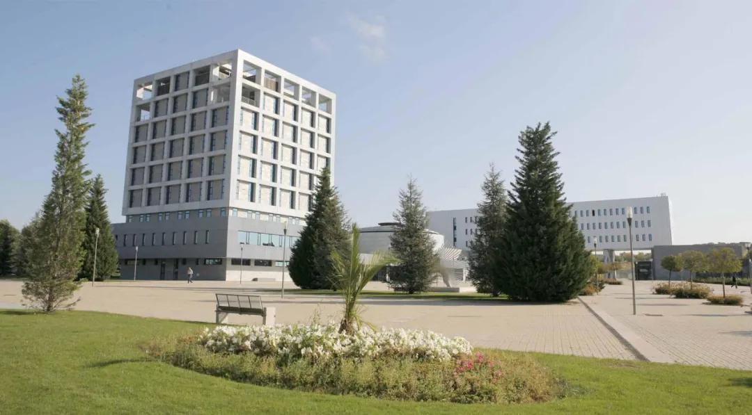 世界那么大我想去看看英文翻译,世界那么大我想去看看英语怎么说