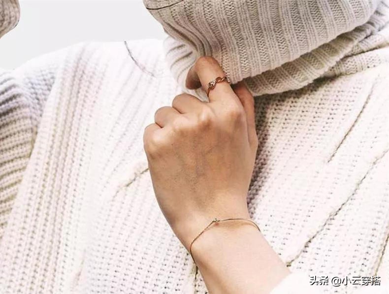 它们是首饰界的zara，“博主同款”配饰不过百来元，精致度却不输