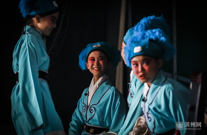 2018时光已走滨州日报90后小美摄影记者定格了您的最美