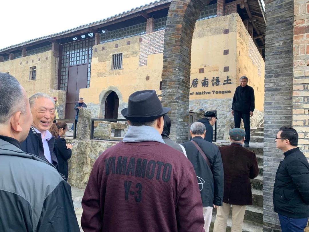 娲睙鑹烘湳璁哄潧,娲睙鏍囧織璁捐