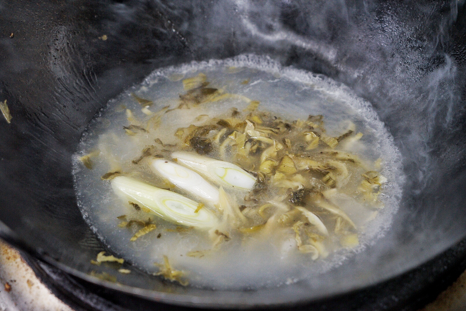 花都首家大理酸菜鱼专门店,云南空运酸菜,活鱼现煮,酸辣好过瘾