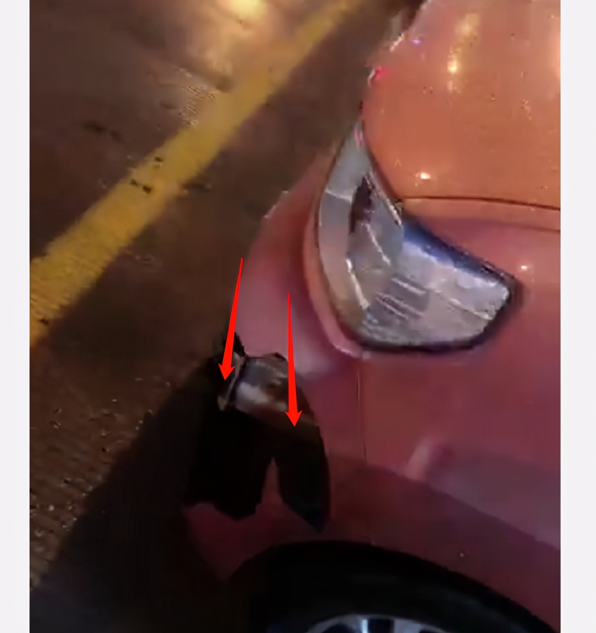 五菱宏光mini撞了个大窟窿,五菱宏光mini保险杠拆解视频