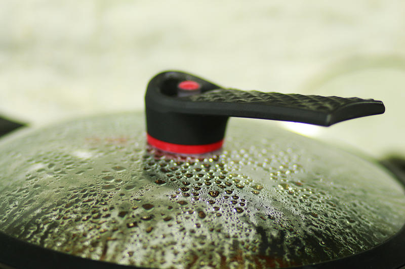 厨房空间开拓者---英国帝伯朗不粘锅,享受生活中美食的冲击