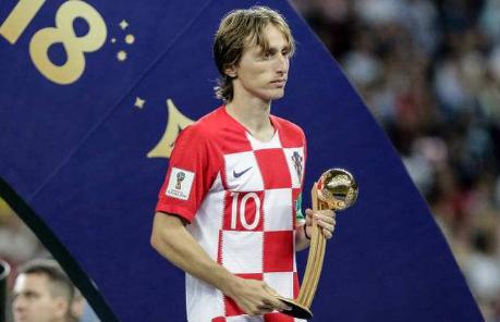 哪些球员左右脚特别均衡,左右脚均衡的现役前锋