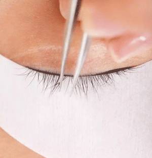 嫁接睫毛技术进行中,m型嫁接睫毛教程零基础手法