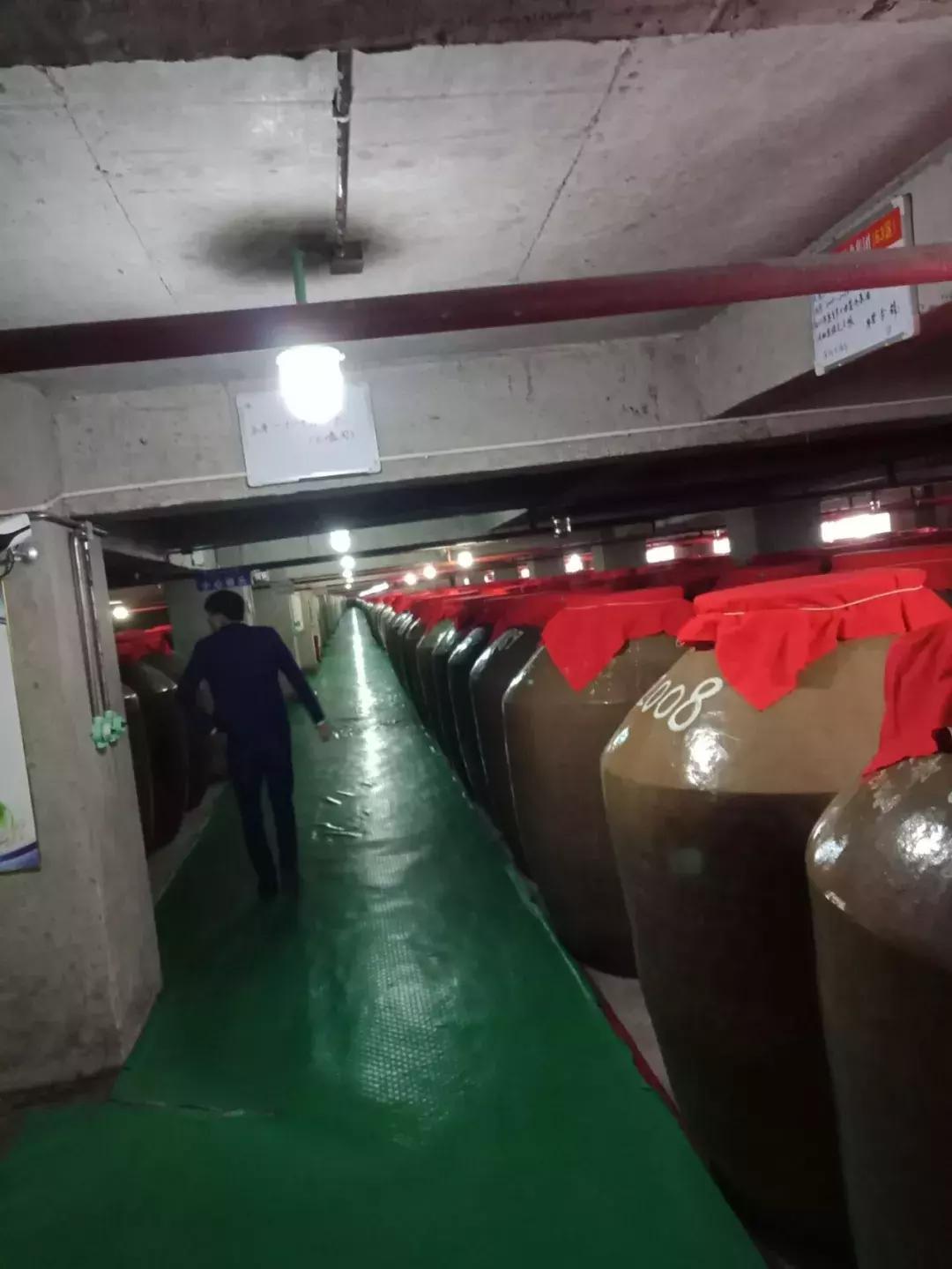 酱香酒成本和浓香酒成本,一瓶酒酱香酒包装成本