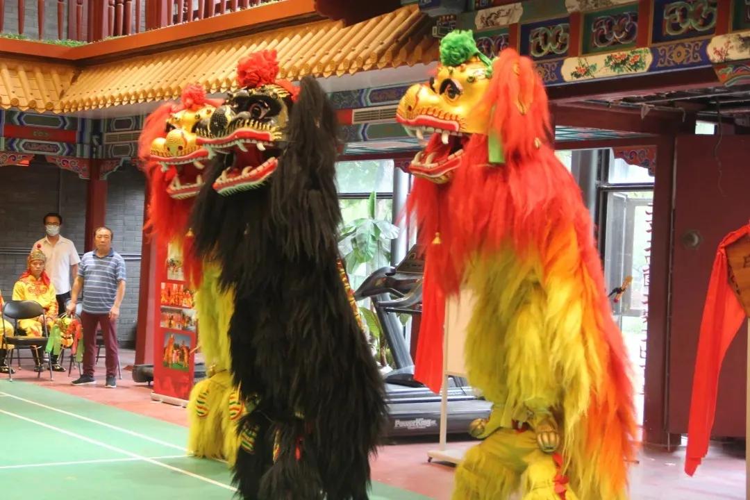 推窗见景伸懒腰,推窗见景的生活