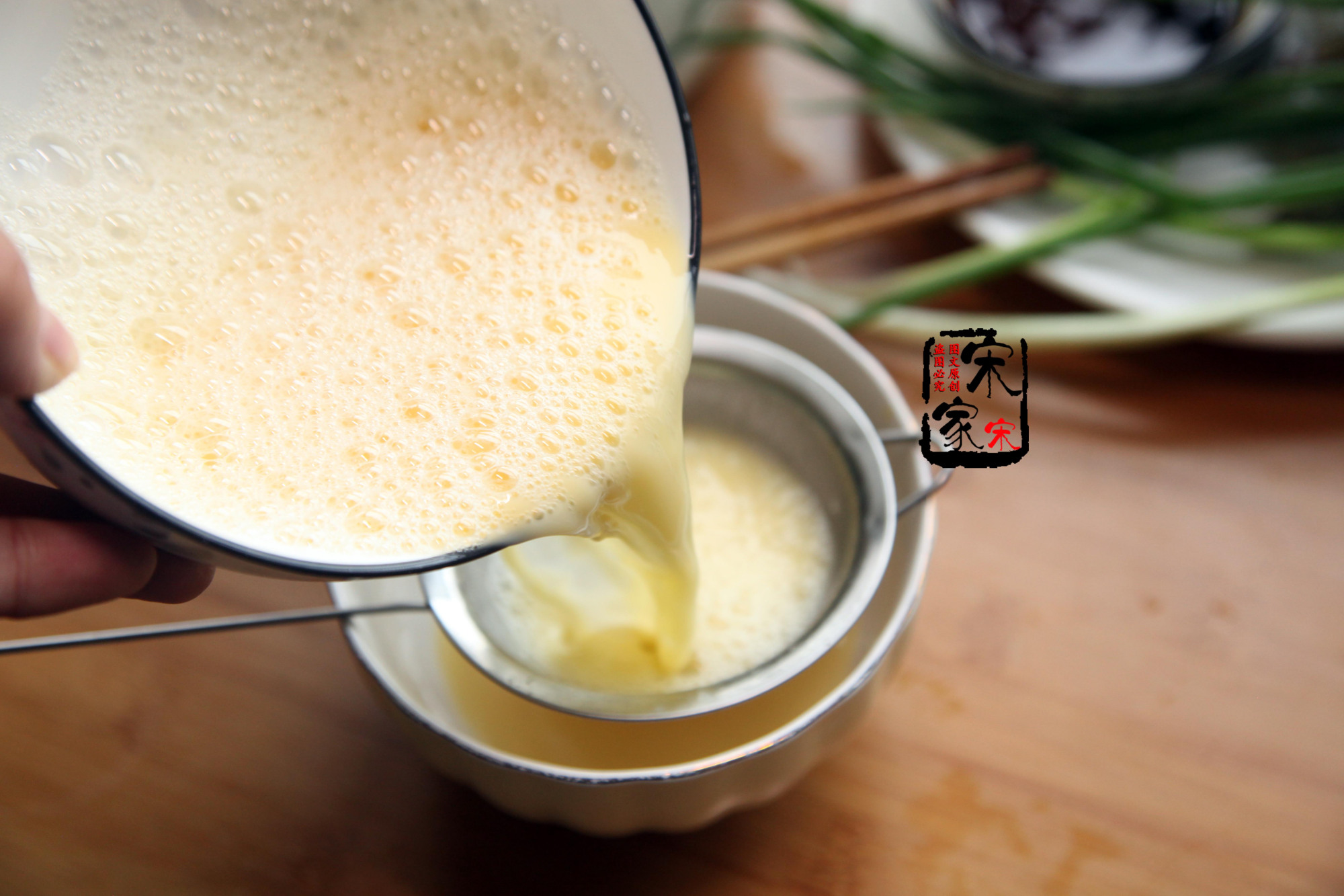 好吃嫩滑的水蛋,蒸水蛋怎么才能又滑又嫩没有蜂窝