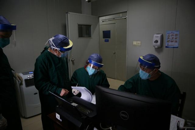 探访隔离病房奋战一线的白衣战士,看望慰问疫情防控一线值守人员