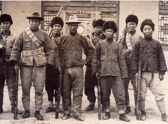 第一悍匪，躲过杨虎城围剿，骗过八路军，当过伪军，结局无人同情