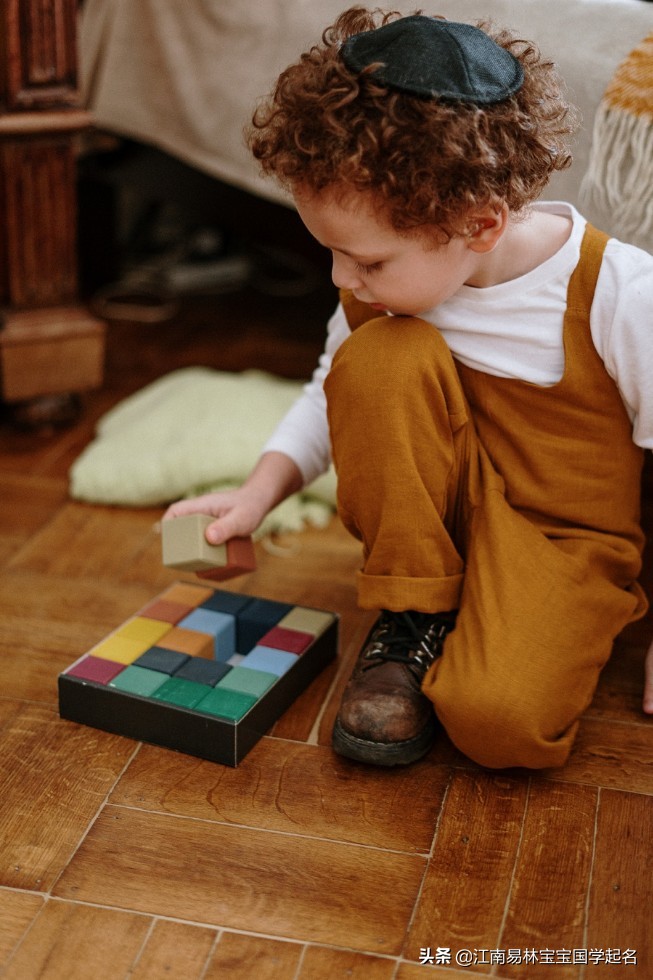 坚强的孩子200字,200个过目不忘的男孩名字