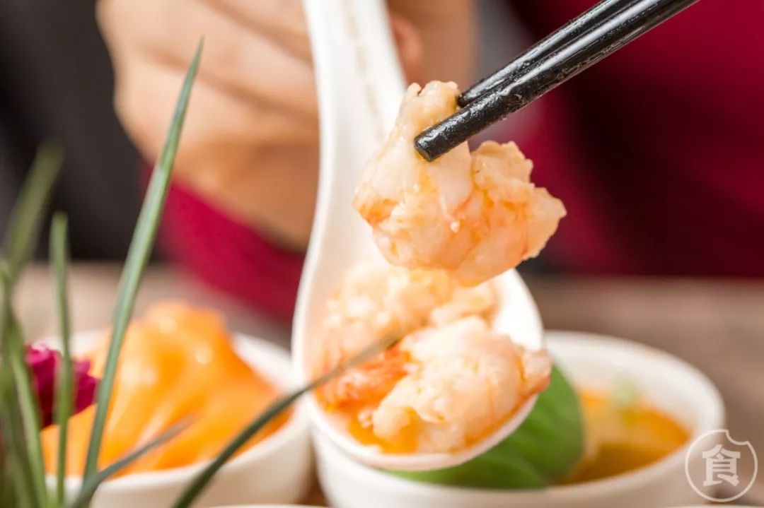 穿越80年代怀旧茶室！专卖TVB里的老港味，最低10元一件