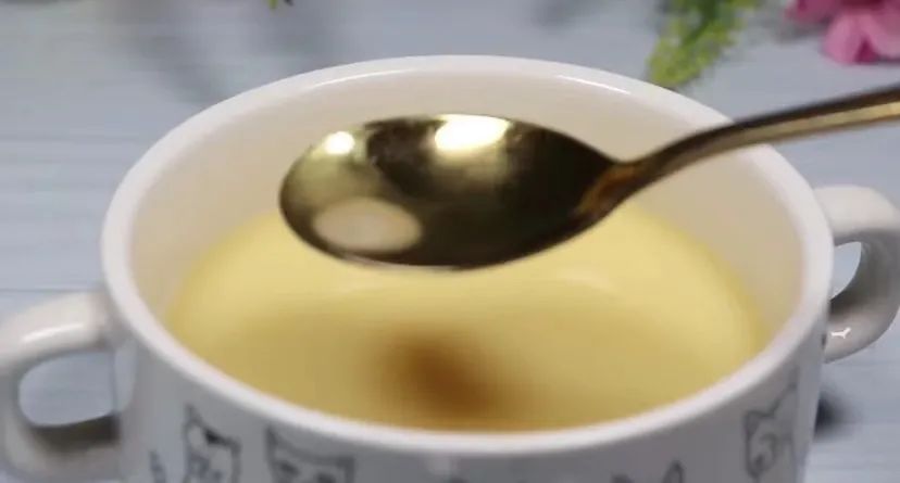 整个鸡蛋蒸蛋的正确做法,怎么样做蒸鸡蛋不是水蒸蛋