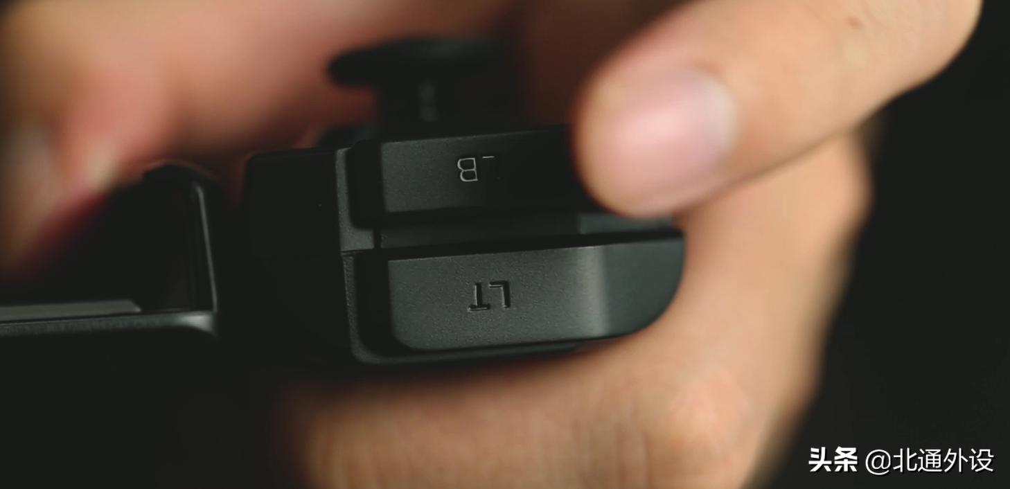 黑鲨游戏手机3原神体验,北通h2和黑鲨手柄对比