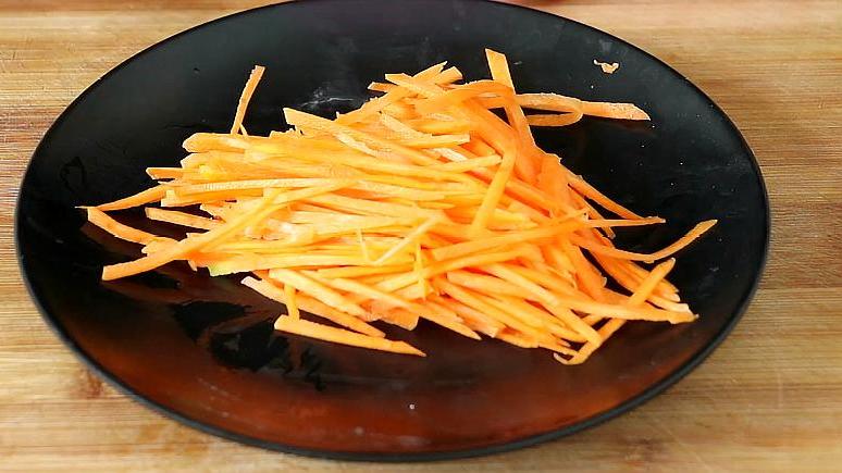 大厨教你做家常凉拌豆腐皮,下酒豆腐皮怎么做