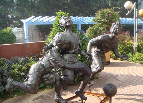 踢足球的好处英语,踢足球的好处和功效