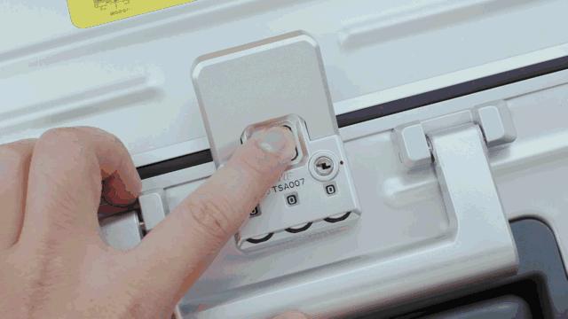 钛镁合金旅行箱,京东京造旅行箱的东西质量怎么样